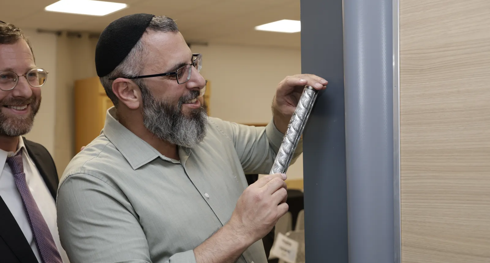 תמונת כרטיס - הבית שלנו קיבל מזוזה