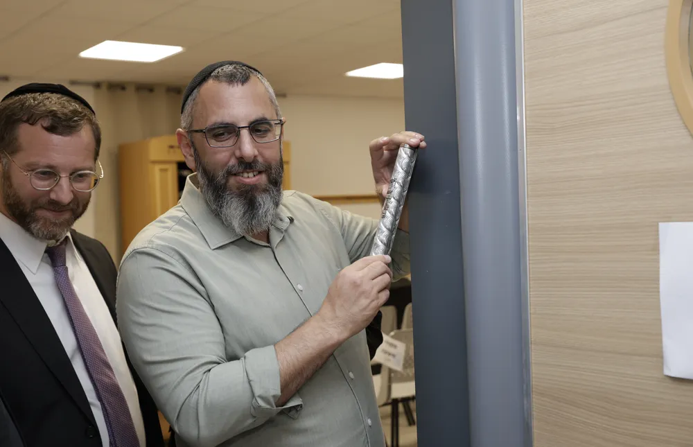 גלריה - הבית שלנו קיבל מזוזה