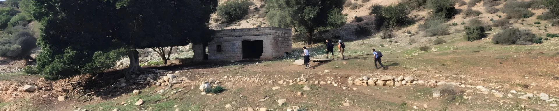 רקע פתיחה - נחל, נביעות ונדנדות