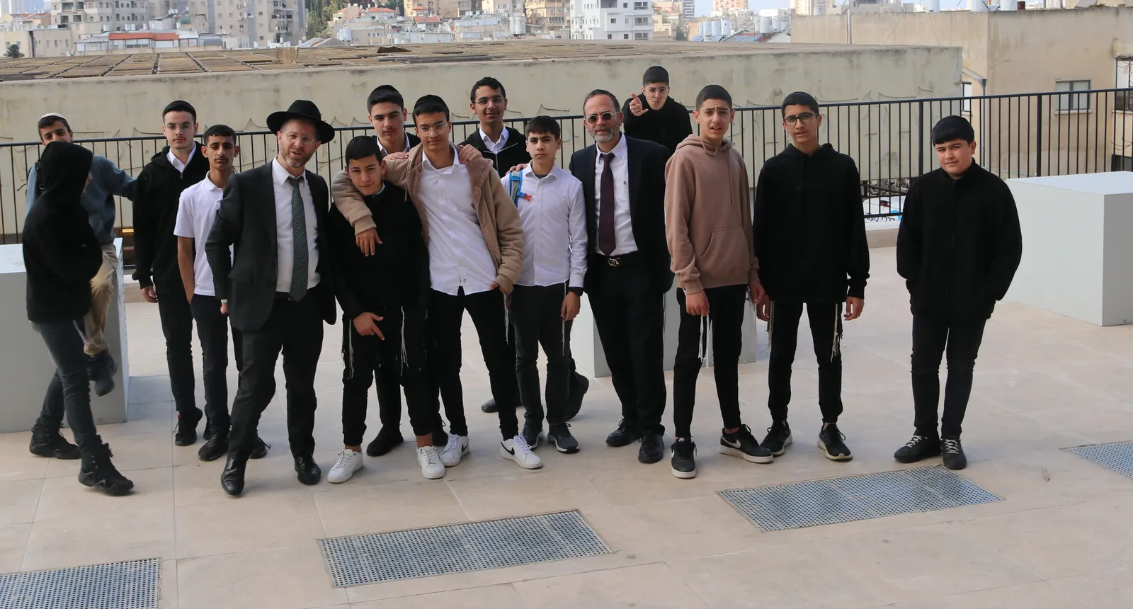 תמונת כרטיס - בני ברק מקרוב