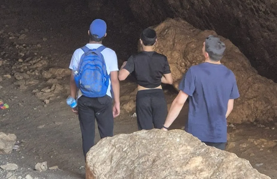 גלריה - מערות של סוף שנה