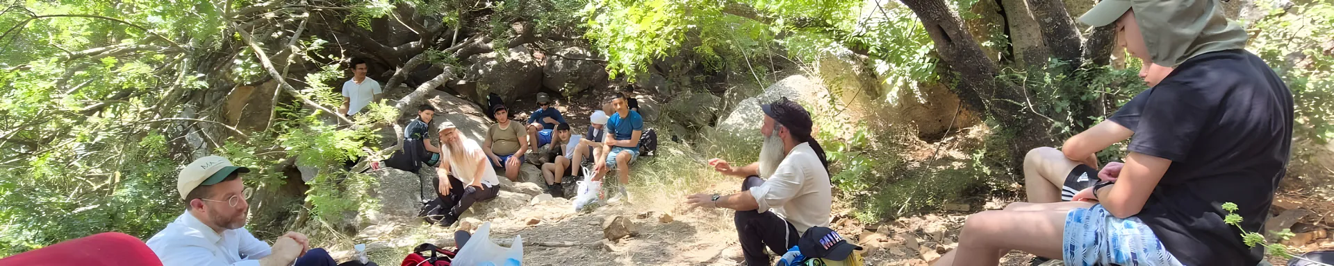 רקע פתיחה - מערות של סוף שנה