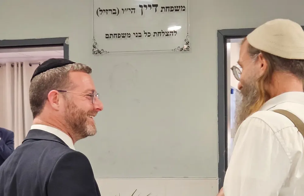 גלריה - אבא ובן על אותו דף