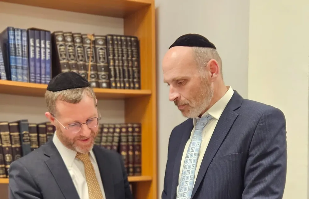 גלריה - אבא ובן על אותו דף