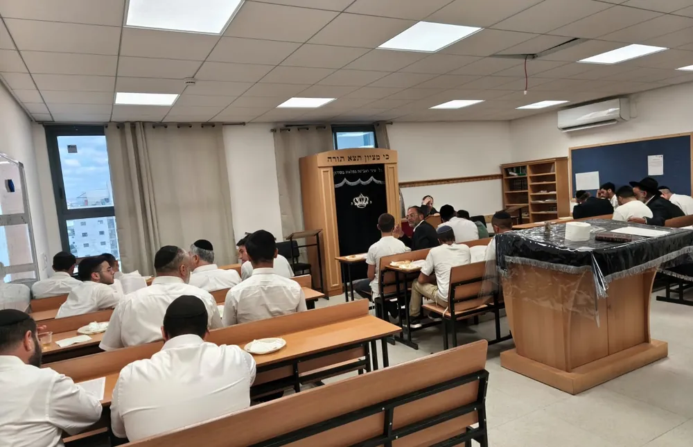 גלריה - והודעתם לבניך