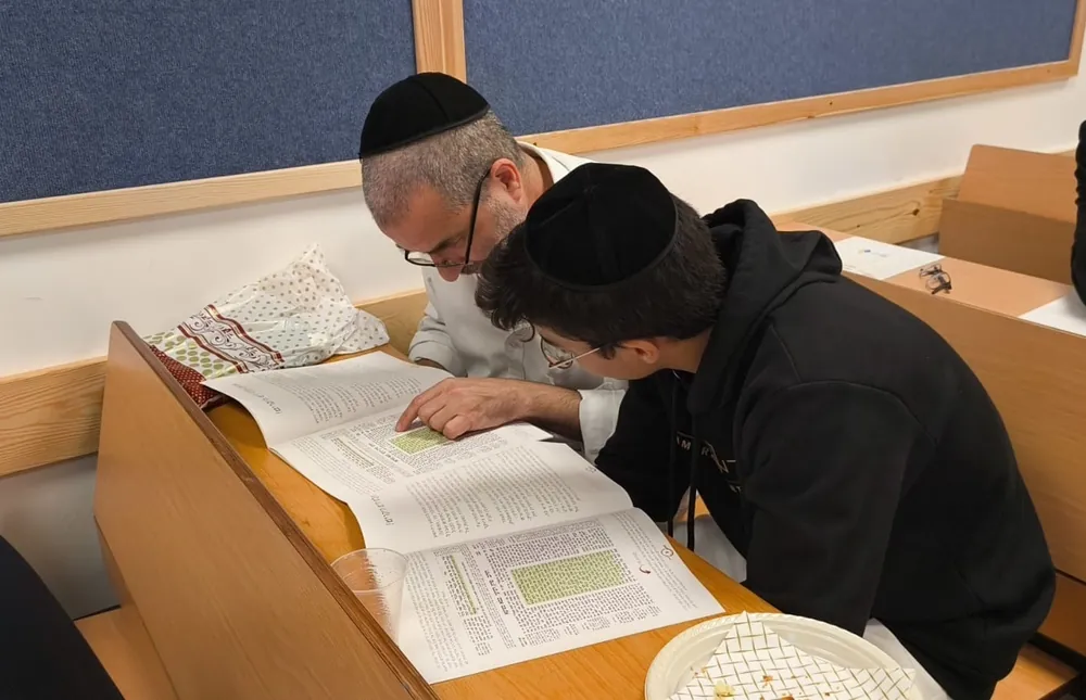 גלריה - והודעתם לבניך