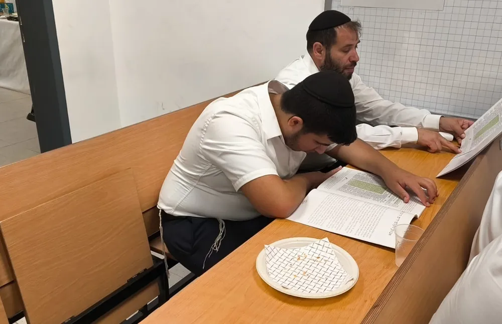 גלריה - והודעתם לבניך