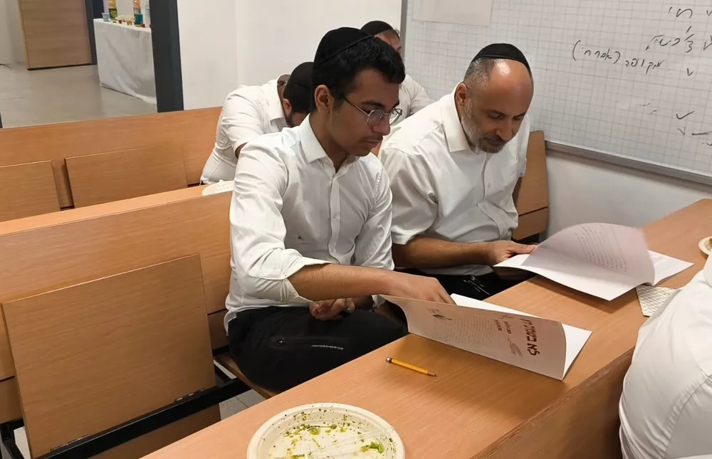 גלריה - והודעתם לבניך