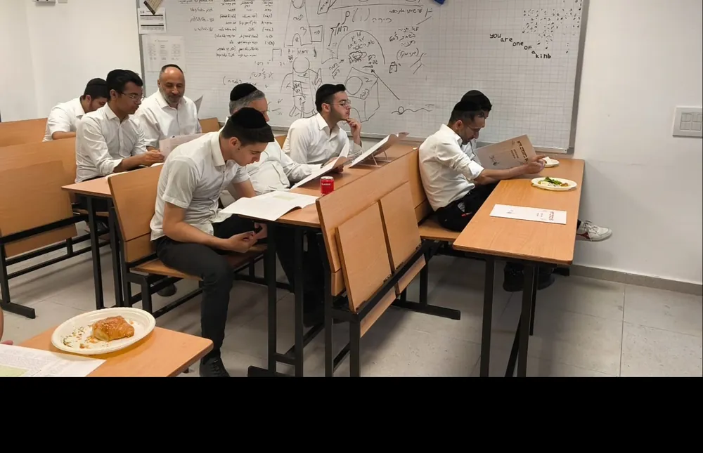 גלריה - והודעתם לבניך