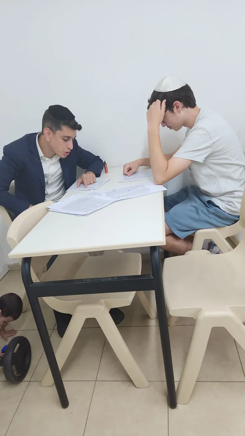 ישיבת בין הזמנים - זיו אור נתניה