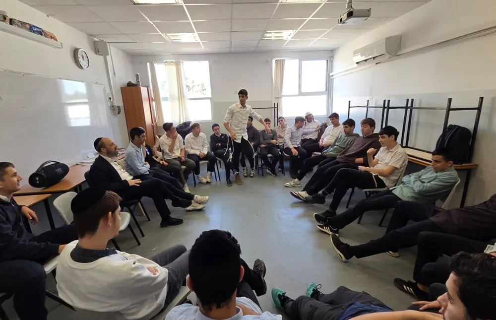 מעגל שיח בכיתה - חסד בקופסאות