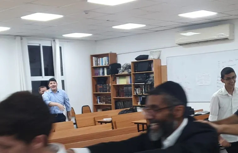 מפגש תלמידים ופעילות - קודם המעגל, אחר כך השיעור