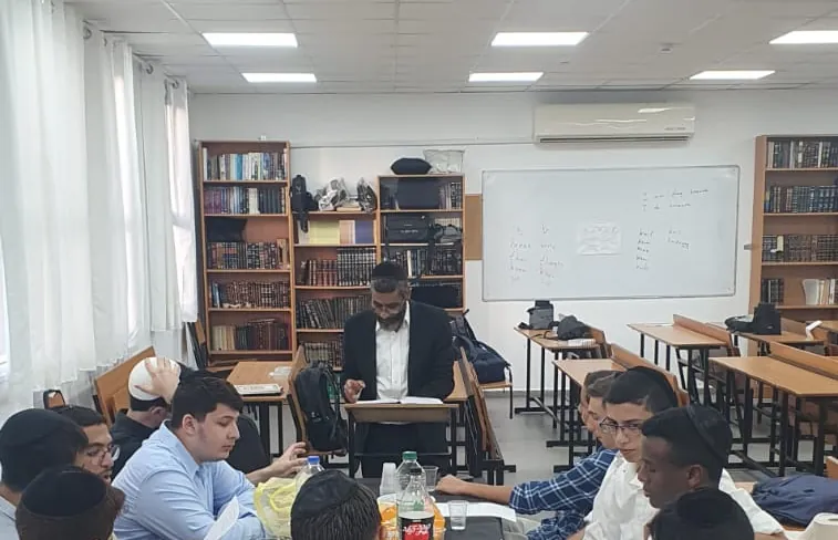 מפגש תלמידים ופעילות - קודם המעגל, אחר כך השיעור