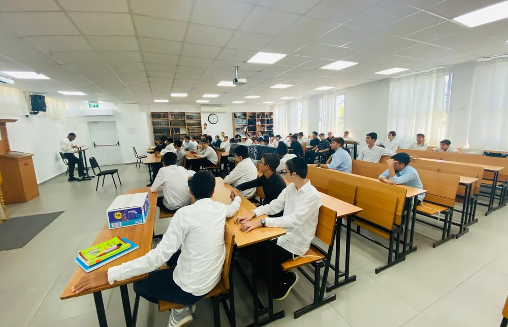 שיעור הרב עובד יריב בבית המדרש - קודם המעגל, אחר כך השיעור