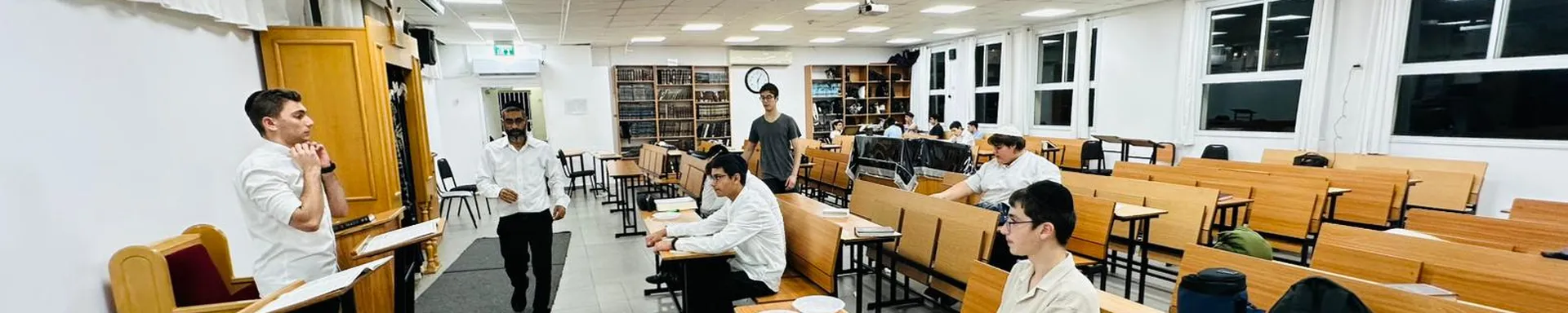 רקע פתיחה - בזוגות מול הספר