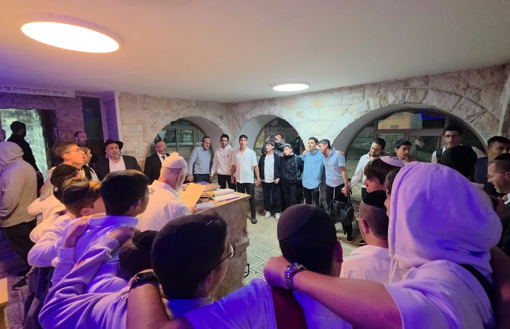 תפילה משותפת בחדר הלימוד - ליל סליחות במירון