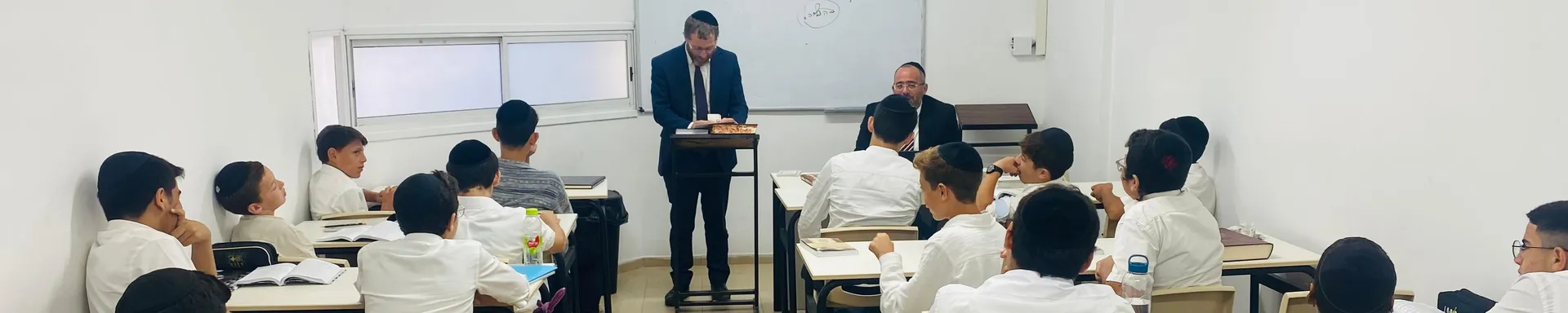 רקע פתיחה - כל שבוע, מישהו אחר
