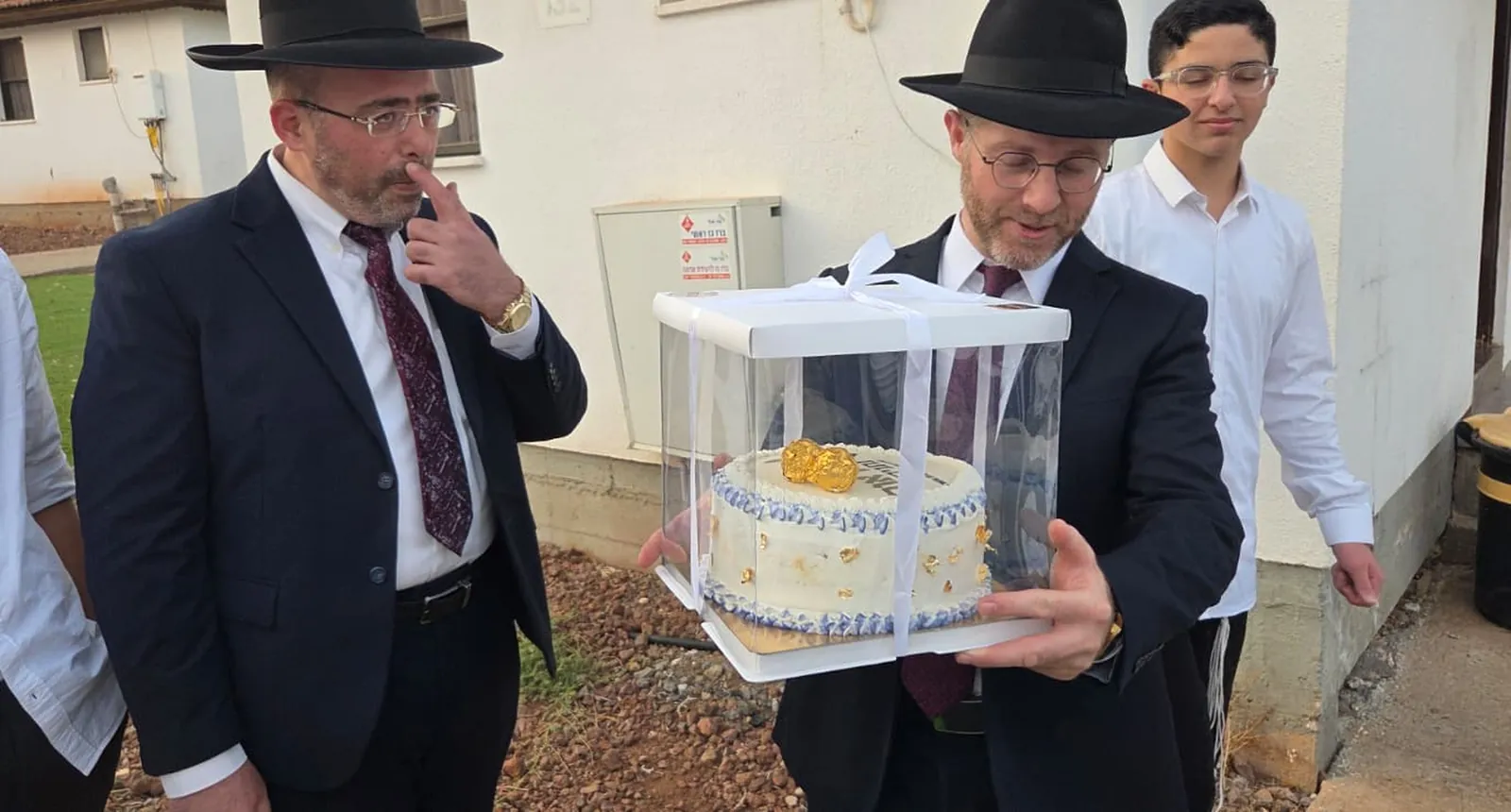 צילום קבוצתי של תלמידים - כשהיום לא נגמר