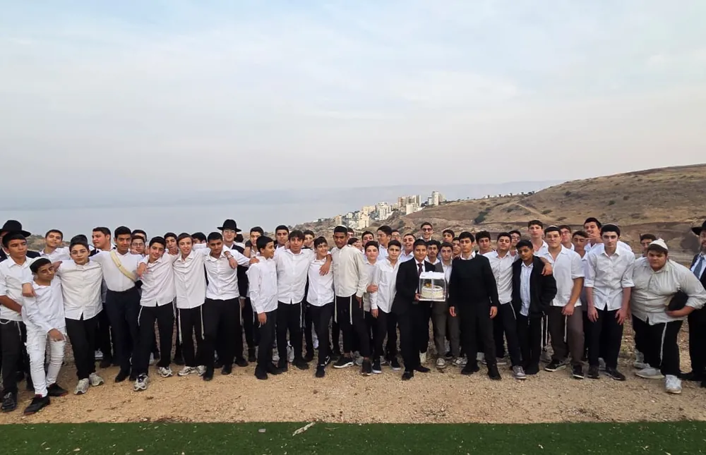 צילום קבוצתי של תלמידים - כשהיום לא נגמר